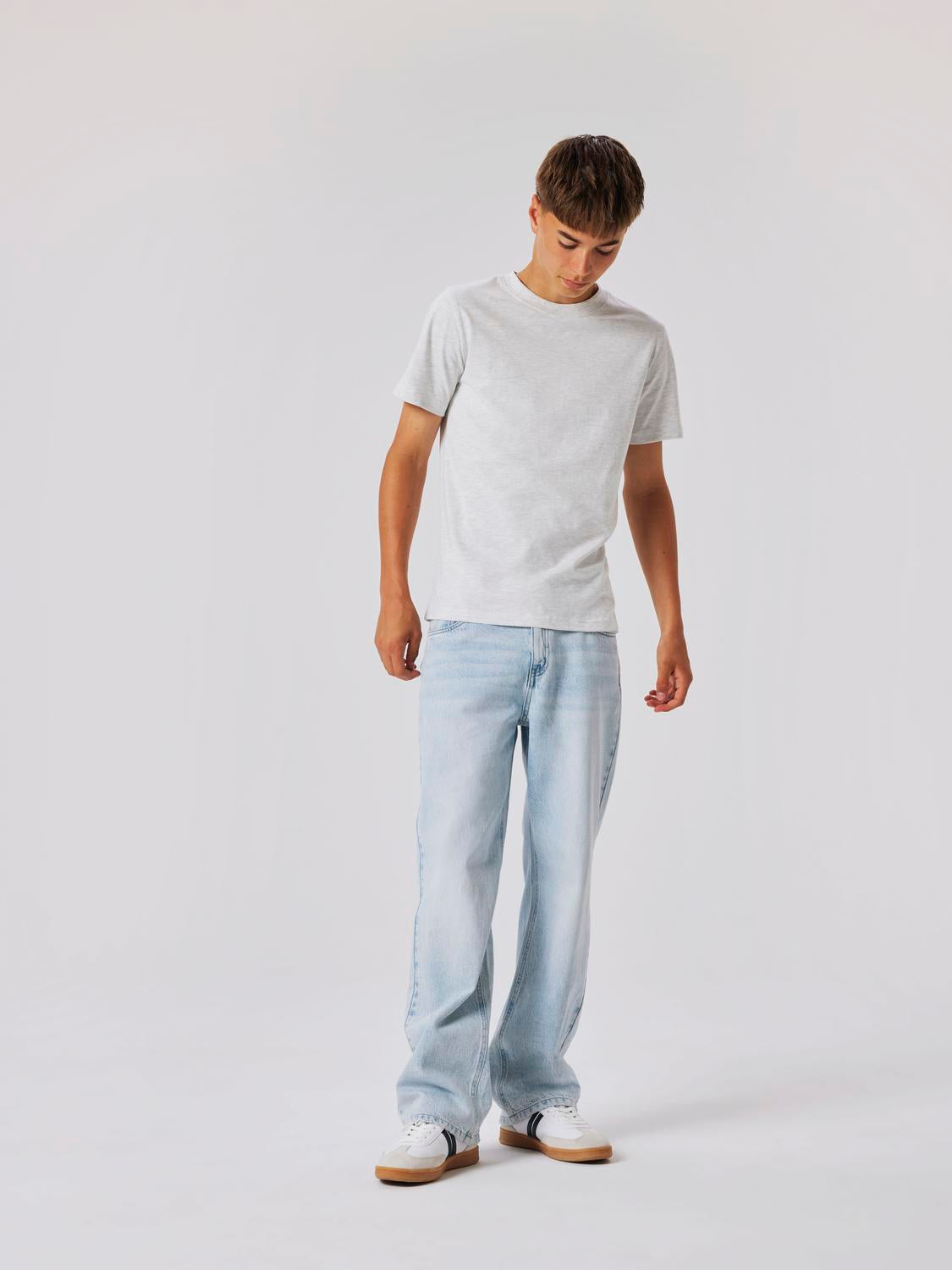 model_shot-creative